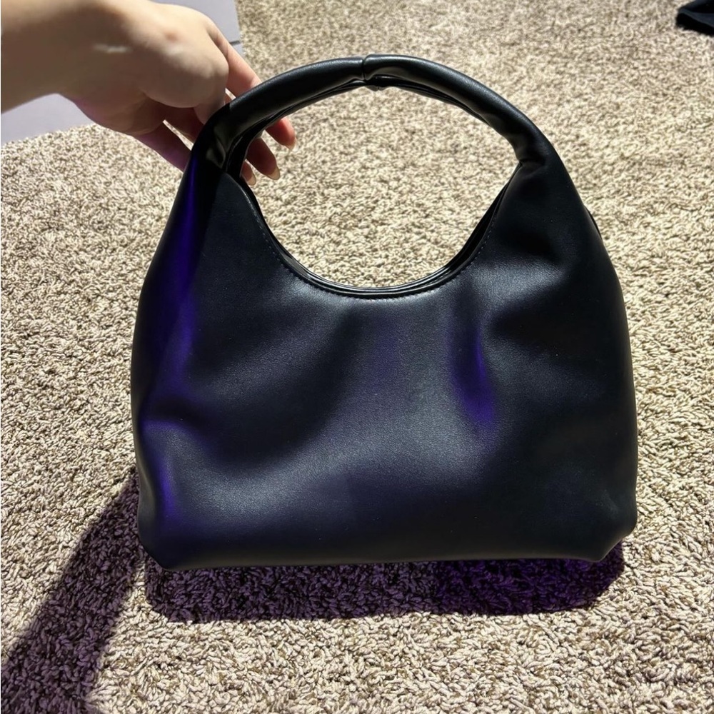 Selling this brand new condition black purse, comes with a long strap as well!